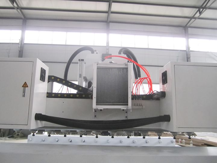 多頭3D數(shù)控雕刻機(jī)詳情