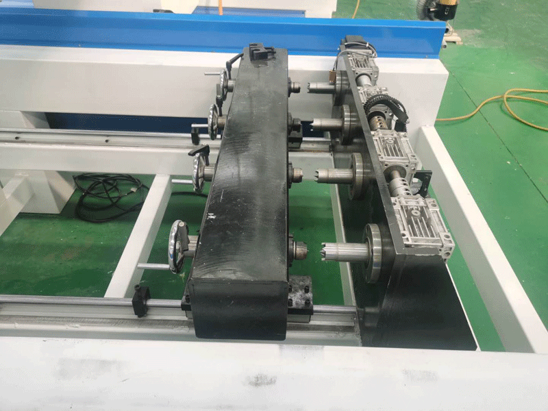 多頭3D四軸旋轉(zhuǎn)數(shù)控木工雕刻機