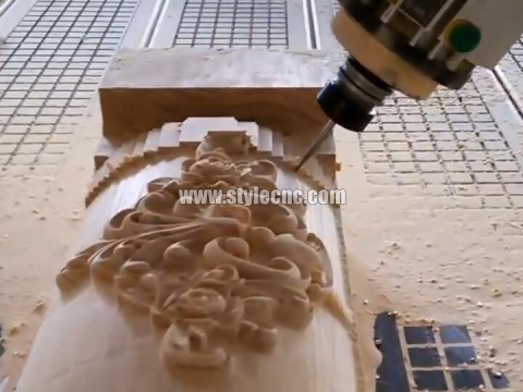 帶自動換刀裝置的4軸自動換刀數控銑床 帶自動換刀裝置的4軸自動換刀數控銑床