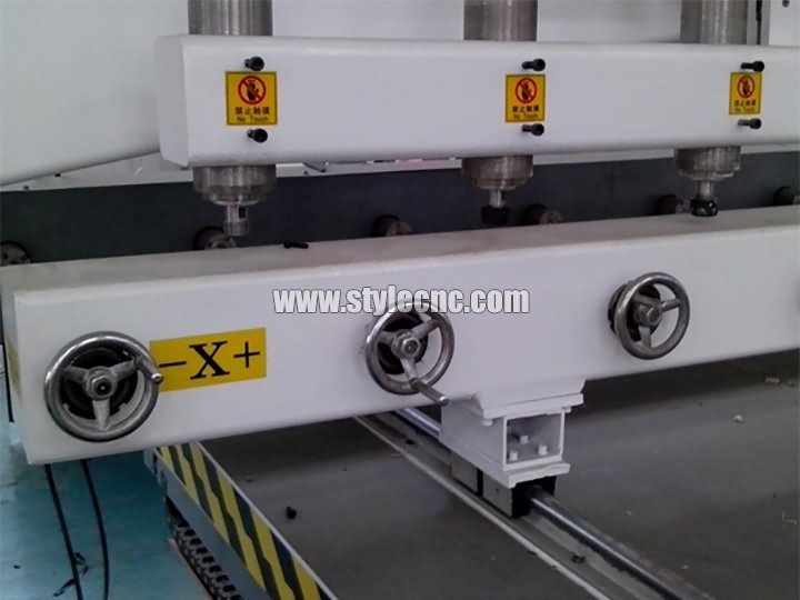 3D數控木工雕刻機,帶旋轉工作臺和8個雕刻頭 3D數控木工雕刻機,帶旋轉工作臺和8個雕刻頭