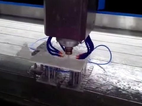 石材自動換刀數控雕刻機，用于臺面切割、邊緣拋光