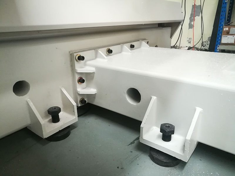 五軸數(shù)控機床日本THK直線導軌 五軸數(shù)控機床日本THK直線導軌