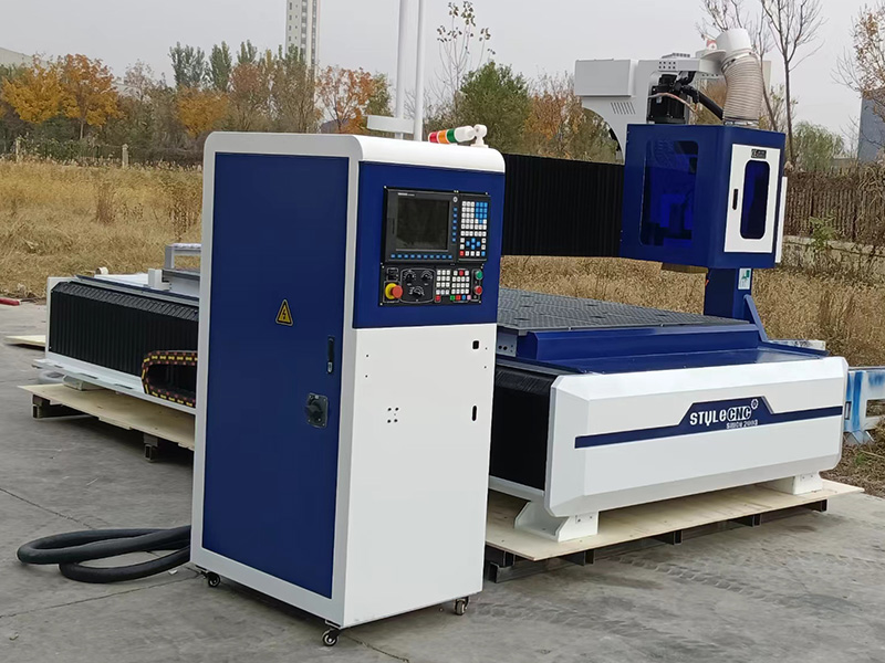 4x8自動換刀數(shù)控木工雕刻機(jī)帶換刀裝置出售