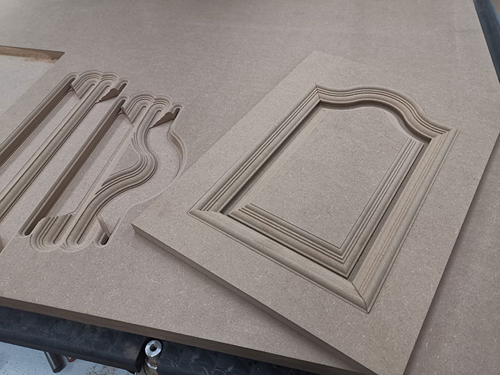 4x8自動換刀數(shù)控木工雕刻機(jī)帶換刀裝置出售