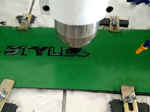 Small 小型數控銑床切割鋁板 Small 小型數控銑床切割鋁板