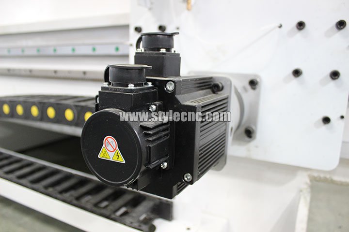 四通數控加工中心安川伺服電機