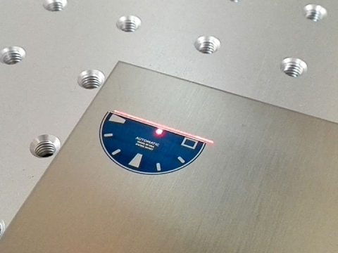 30W 帶自動對焦系統的 MOPA 激光打標機 30W 帶自動對焦系統的 MOPA 激光打標機