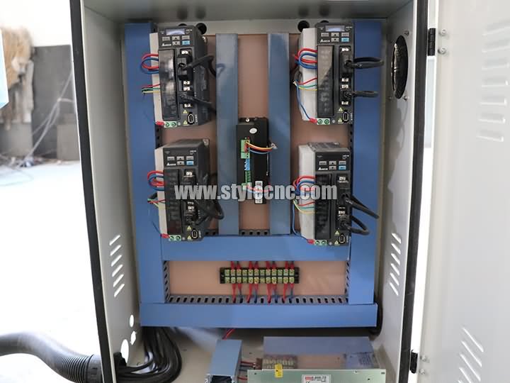 臺達四軸數(shù)控銑床伺服電機