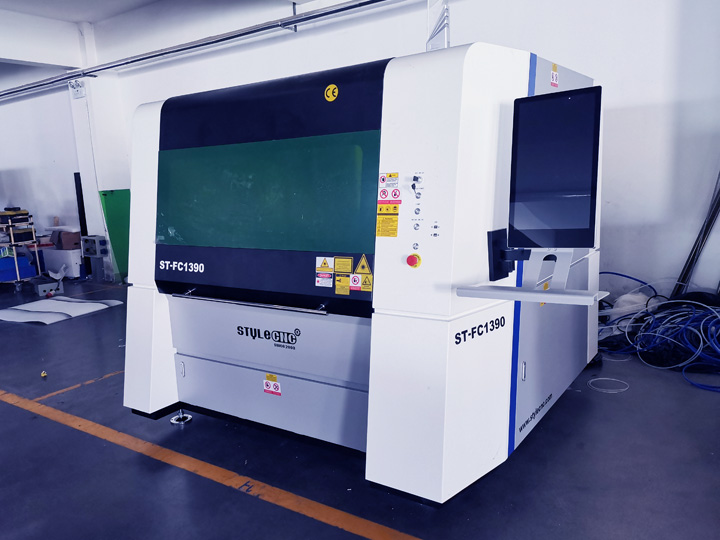 用于金屬標牌制作的光纖激光切割機 用于金屬標牌制作的光纖激光切割機