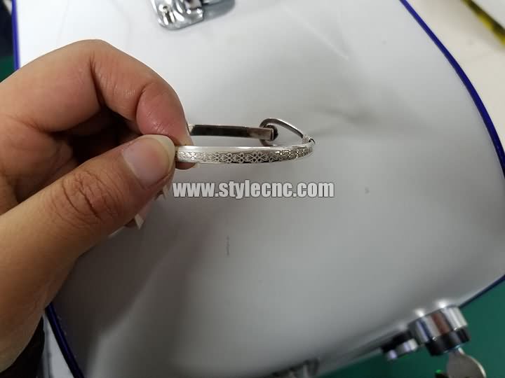 3D光纖激光雕刻機用于銀手鏈 3D光纖激光雕刻機用于銀手鏈