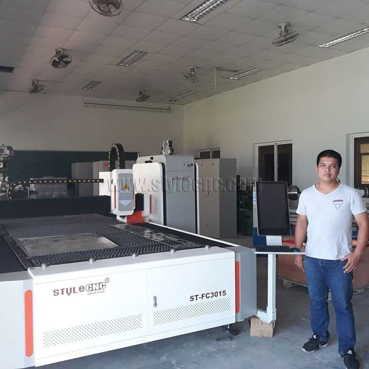 金屬激光切割機(jī)用于越南學(xué)校教育 金屬激光切割機(jī)用于越南學(xué)校教育