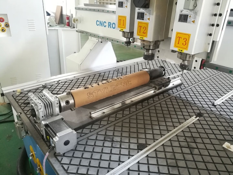 氣動自動換刀數(shù)控銑床（帶車床附件）