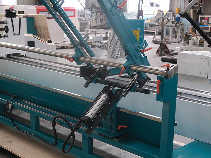 自動送料多功能數(shù)控木工車床