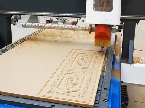 用于浮雕雕刻的 5'x10' 線性自動換刀數控銑床