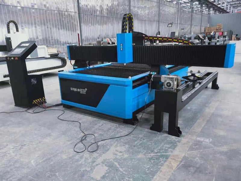 實惠價格 4x8數(shù)控等離子切割工作臺在南非