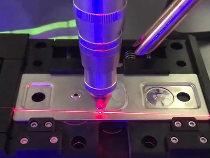 鋰離子電池制造中的高精度激光焊接系統(tǒng)