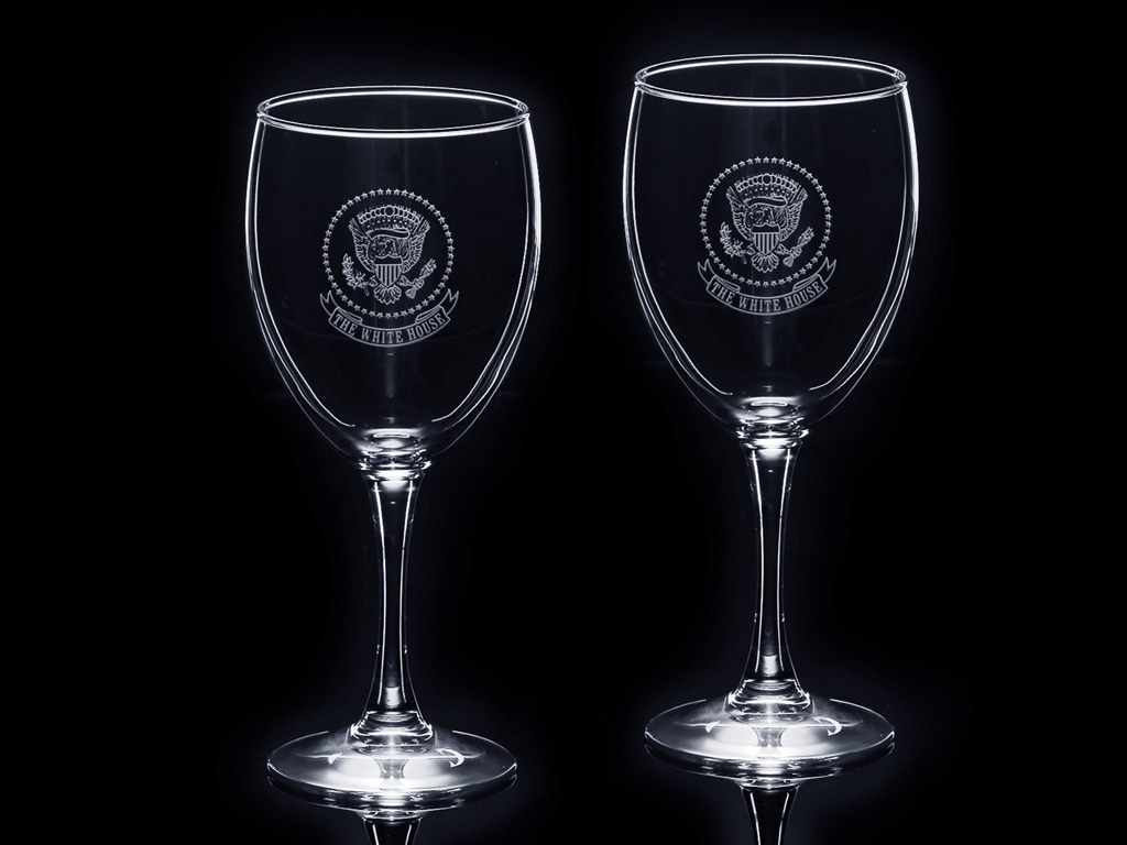 用于酒杯雕刻的紫外激光打標(biāo)機