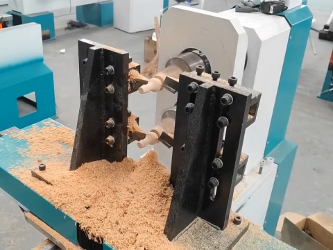 如何在一臺車床上同時制作多個木工項目？