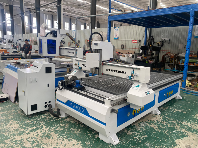 第五軸 5' x 10' 帶前旋轉(zhuǎn)工作臺(tái)的木工模型 - STM1530R3