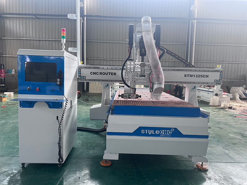 4x8 木工數控銑床1325帶直線自動換刀裝置