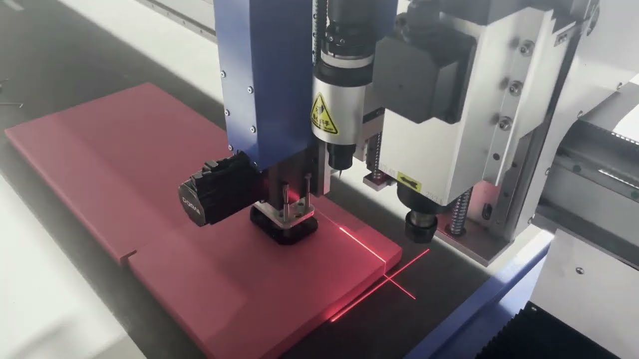 EVA 泡沫托盤振動(dòng)刀切割機(jī) EVA 泡沫托盤振動(dòng)刀切割機(jī)