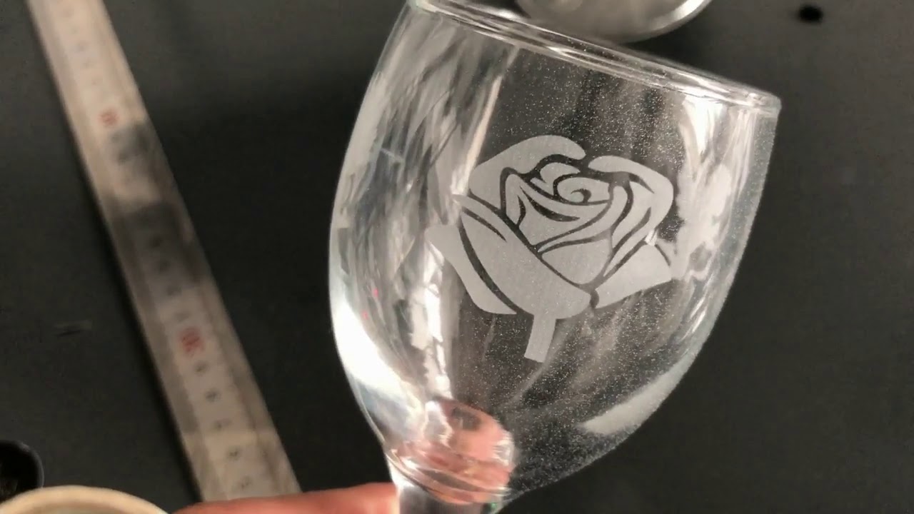 用于定制酒杯雕刻的超精細紫外激光蝕刻機 用于定制酒杯雕刻的超精細紫外激光蝕刻機